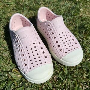 Native Kids Water Shoes Slip-On in Pale Pink with White Toe
